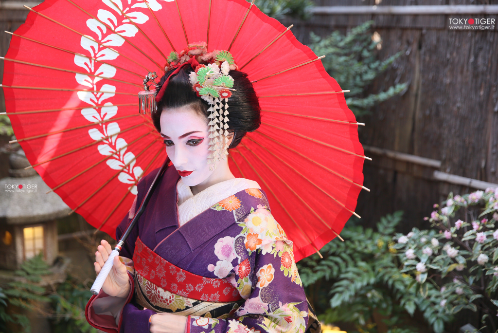 maiko a kyoto dove vedere maiko e geisha, Kyoto aya, ayageisha ,kyoto maikoexperience,  only in japan, I love tokyo, tokyo, tokyo tiger, tokyotiger, kyoto, Franca Zoli, Oiran, Cose da fare in Giappone o cose da fare a Kyoto