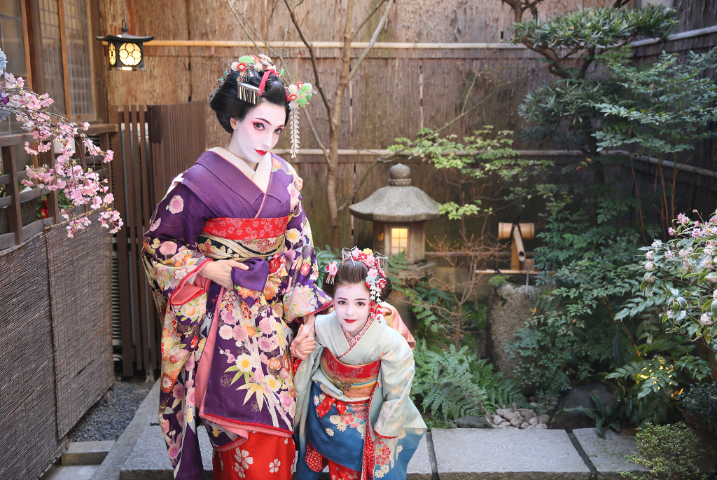 maiko a kyoto dove vedere maiko e geisha, Kyoto aya, ayageisha ,kyoto maikoexperience,  only in japan, I love tokyo, tokyo, tokyo tiger, tokyotiger, kyoto, Franca Zoli, Oiran, Cose da fare in Giappone o cose da fare a Kyoto, hanami