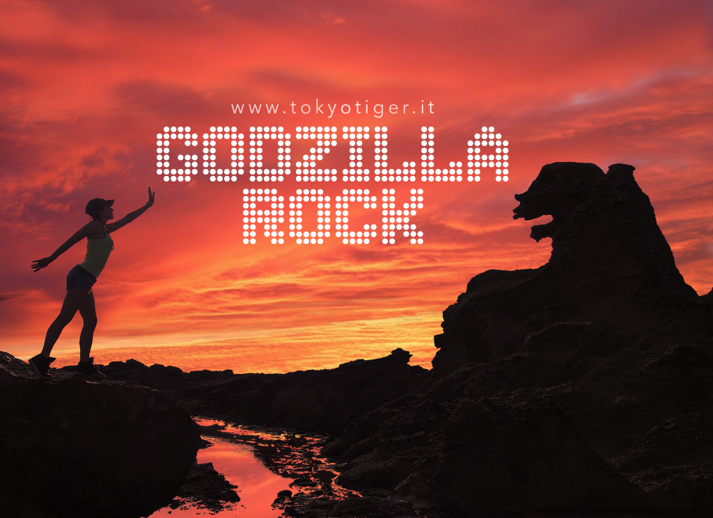 Franca Zoli aka Tokyotiger a Oga per la roccia di Godzilla anche detta Godzilla Rock only in Japan o How to do in Japan  ad Akita